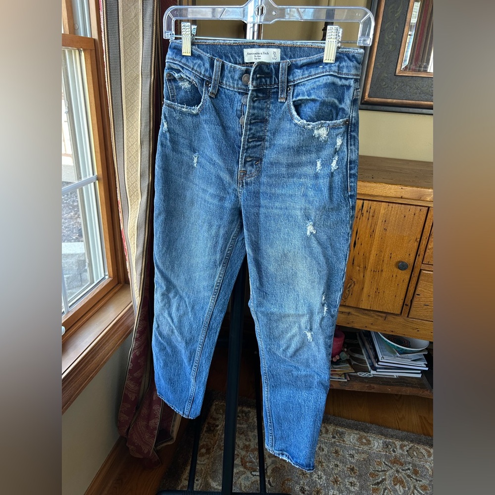 ABERCROMBIE & FITCH The Mom High Rise Distressed Jeans Size 25 0-short